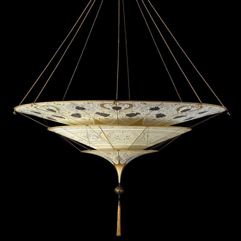 Lampe en soie à 3 niveaux Scheherazade Fortuny décoration Géométrique, vue de côté