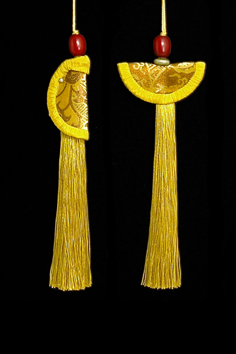 Venetia Studium couple of yellow gold Geisha & Samurai key tassels