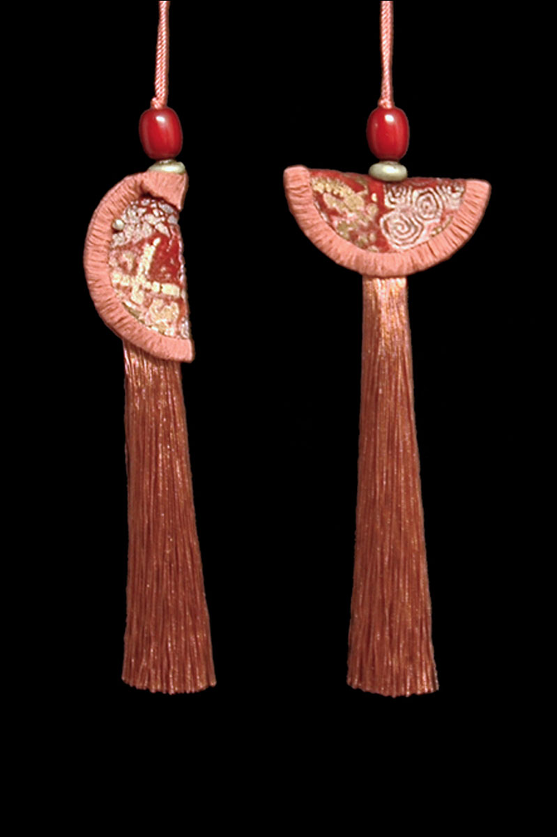 Venetia Studium couple of dark salmon pink Geisha & Samurai key tassels