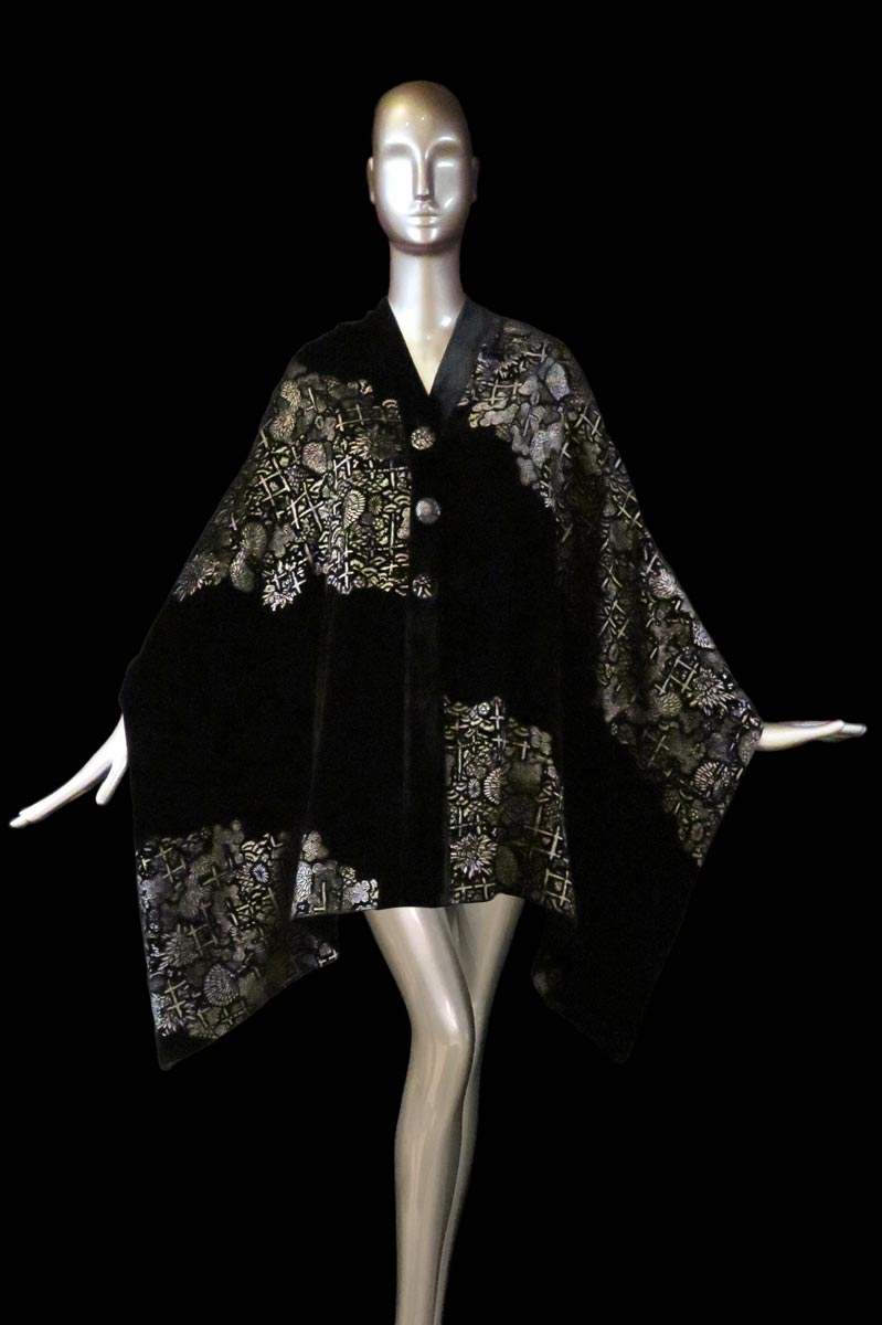 Étole Fortuny en velours noir imprimé avec boutons