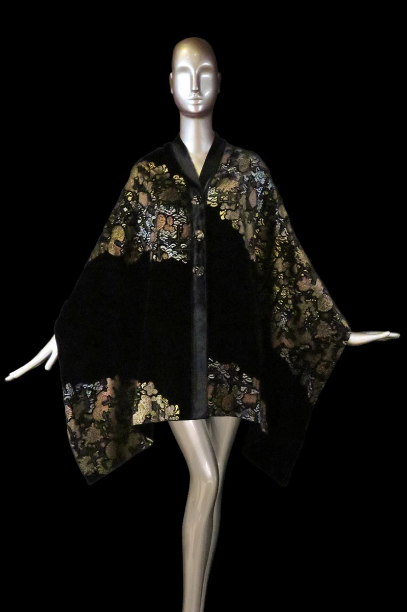 Étole Fortuny en velours noir imprimé avec boutons