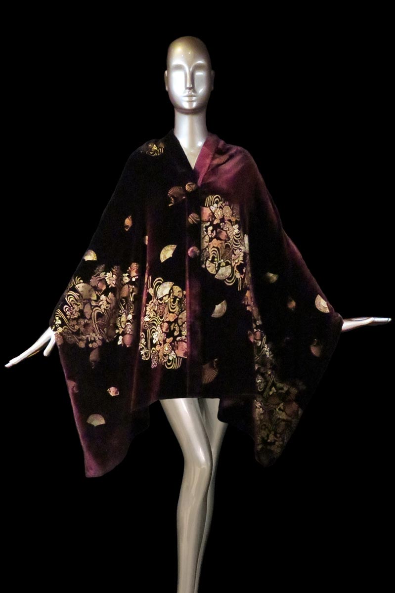 Étole Fortuny en velours bordeaux imprimé avec boutons