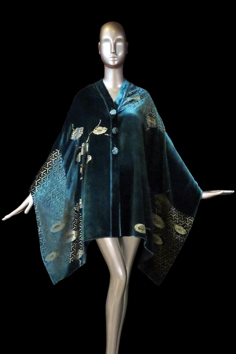 Étole Fortuny en velours bleu sarcelle imprimé avec boutons