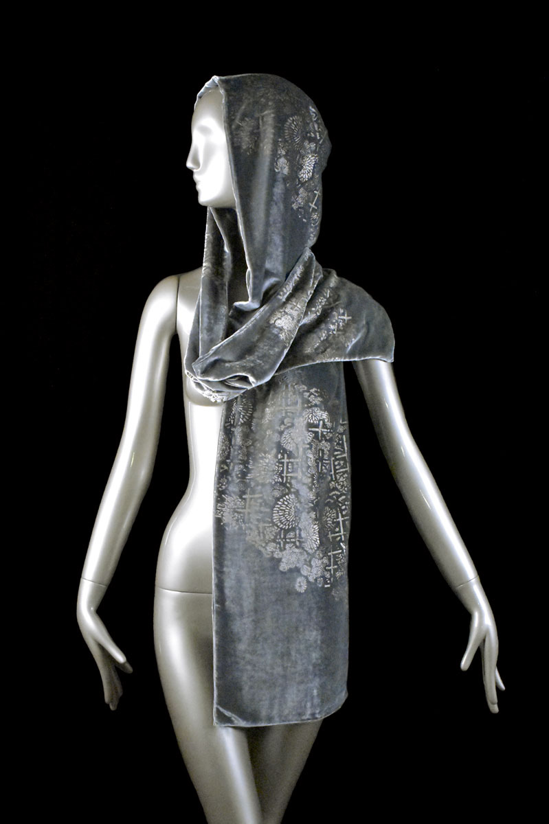 Châle Fortuny à capuche en velours imprimé
